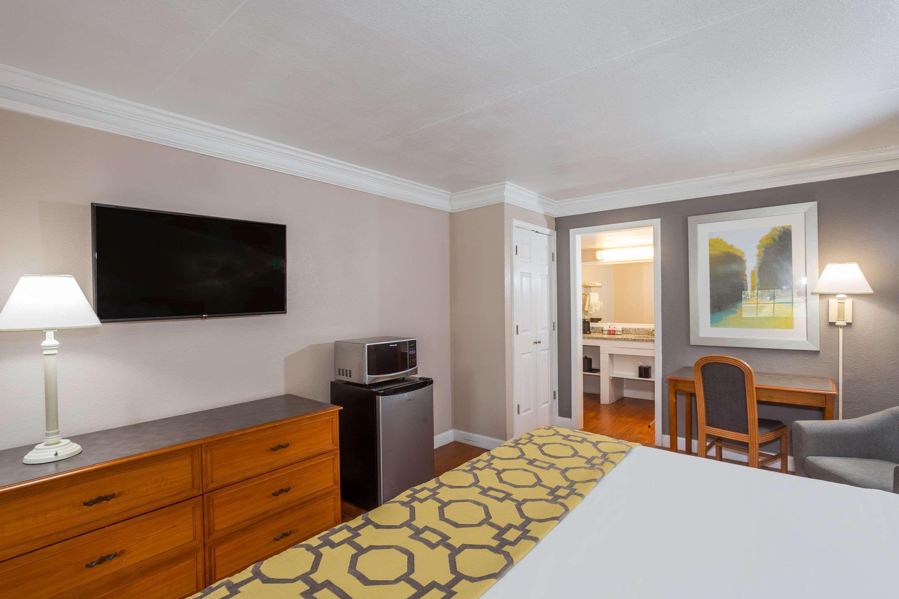 Casa Bella Inn & Suites Extended Stay แทลลาแฮสซี ภายนอก รูปภาพ